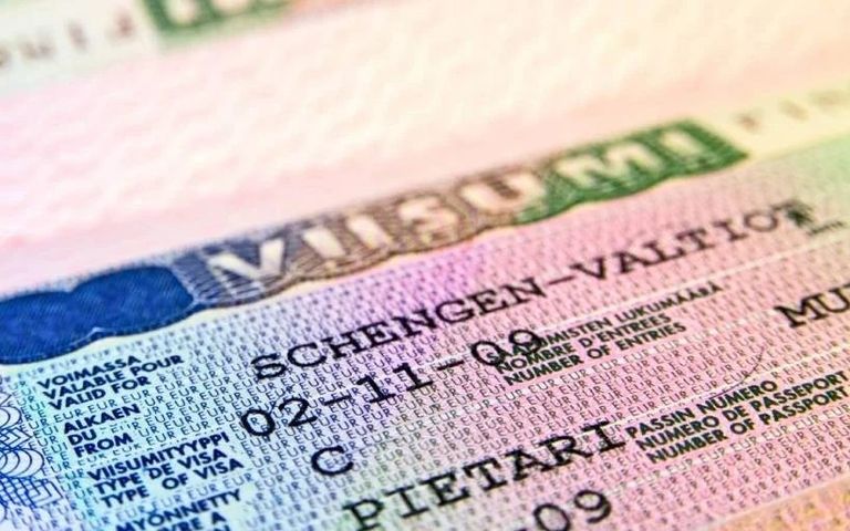 AB, Rus vatandaşlarına çok girişli Schengen vizesini kaldırıyor