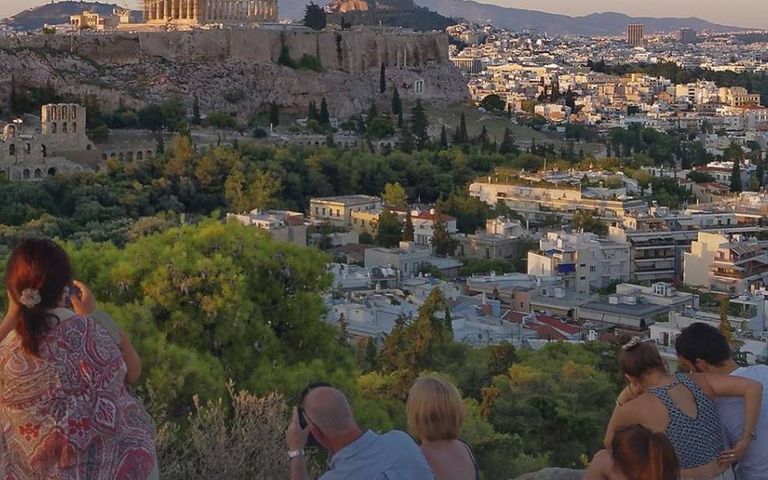 Yunanistan'a 11 ayda turist girişleri ne kadar arttı, gelen turist kaç euro bıraktı?