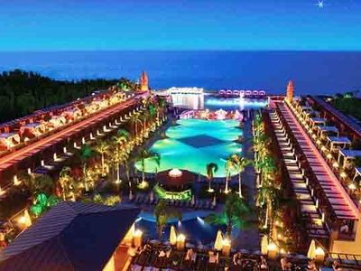 Cratos Otel'in kontrolü Kemal Bozoğlu'na geçti