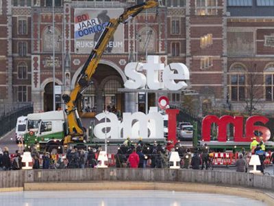 Amsterdam, aşırı turizme karşı hangi önlemleri aldı?