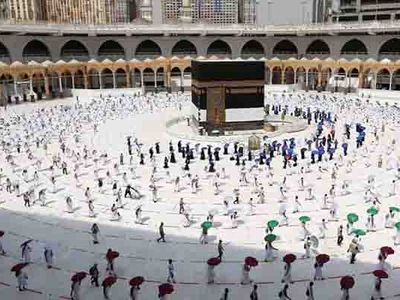 Suudi Arabistan umre ziyaretlerini yeniden başlatmaya hazırlanıyor