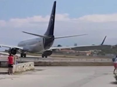 Acil inişte türbülansa giren uçak korkuttu