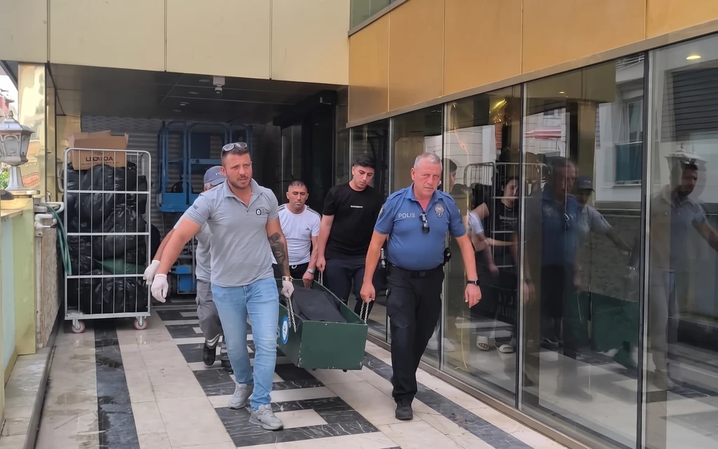 Antalya'da otelde kalan Rus turist koridorda ölü bulundu