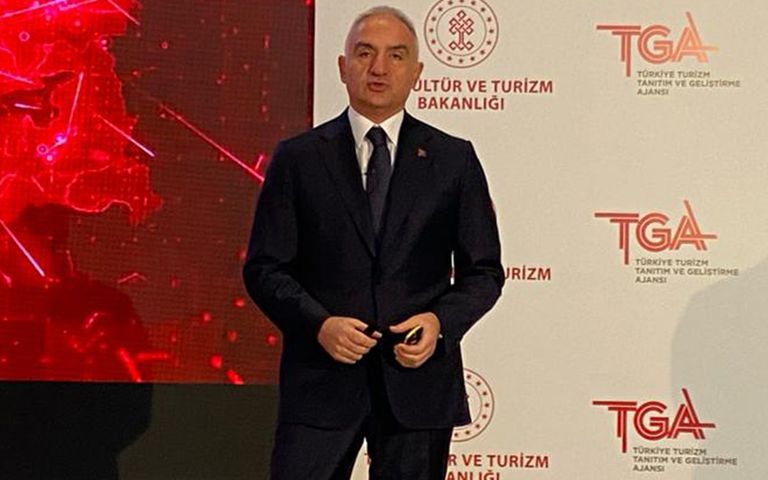 Bakan Ersoy 2023 turizm gelirini ve turist sayısını açıkladı