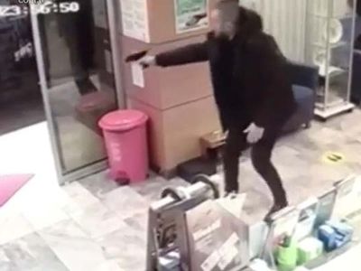 Beyoğlu’nda otelde silahlı çatışma