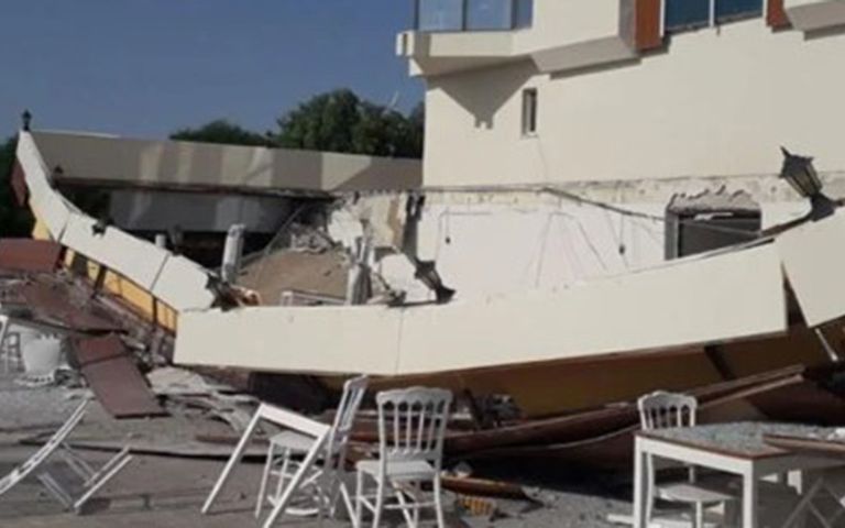 İzmir'de otelin terası çöktü