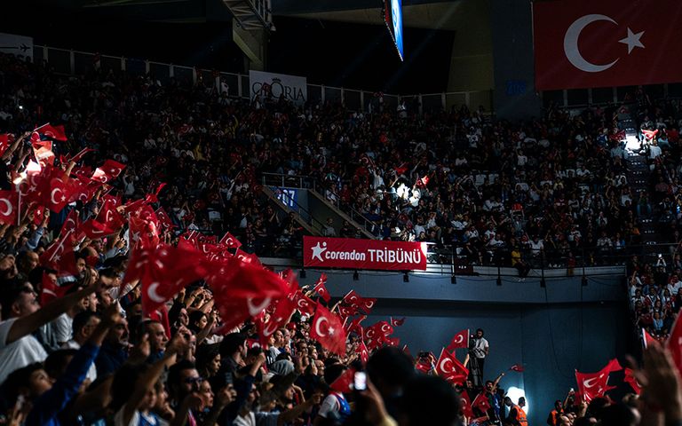 Anadolu Efes – FC Bayern Munich maçı, Corendon ev sahipliğinde Antalya’da oynandı