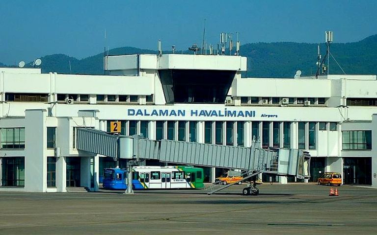 Dalaman Havalimanında iki su iki çikolataya 300 lira ödedi