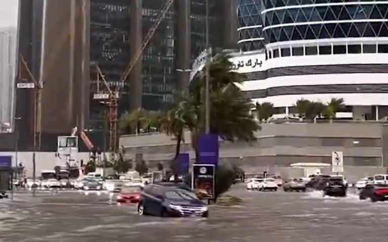 Çöl şehri Dubai'de sel felaketi