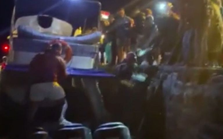 Ekvador’da turist teknesi battı: 4 ölü, 2 kayıp