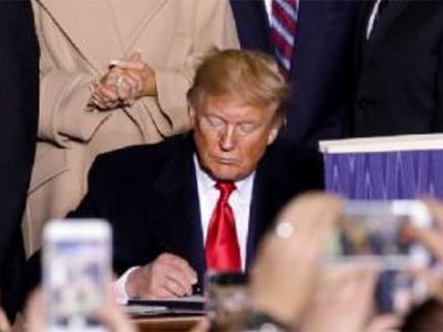 Trump, ABD'nin Türkiye'ye yaptırımlarını onayladı