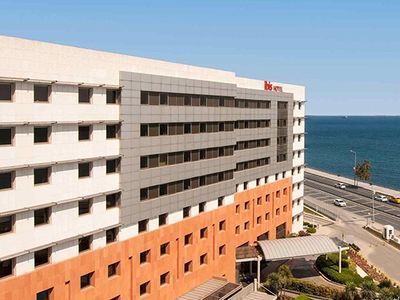 İki otelin tahsis süresini 49 yıla uzattı, kirada indirim aldı