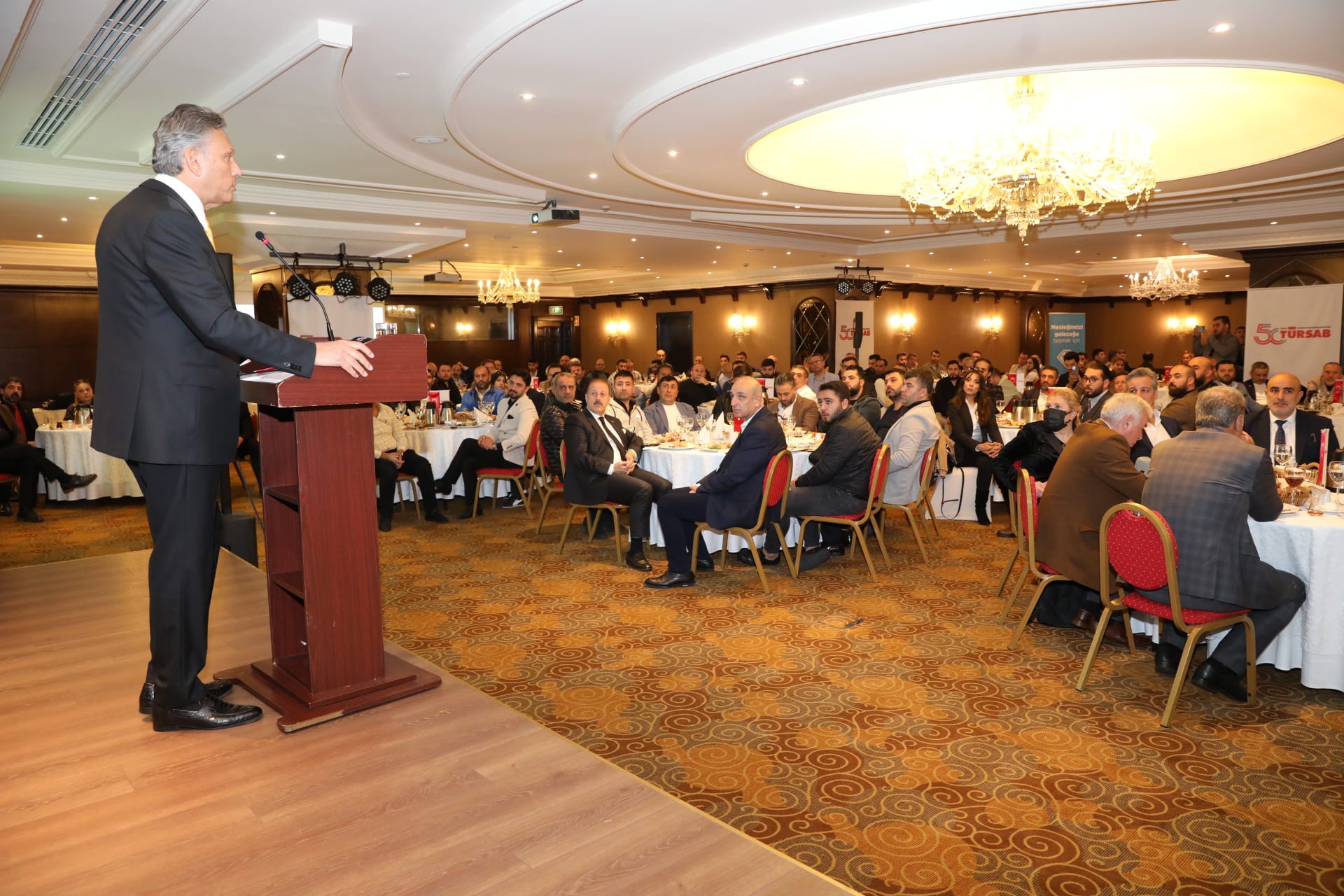 Firuz Bağlıkaya’dan Bakan Ersoy’a acente göndermesi