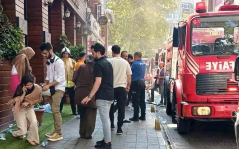 Fatih’teki otelde korkutan yangın