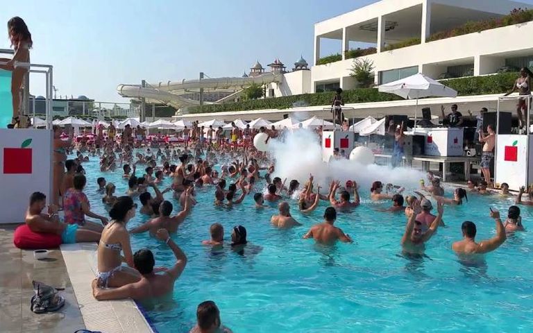 “Türkiye’de çok sayıda otel bekar Rus erkek turistleri kabul etmiyor”