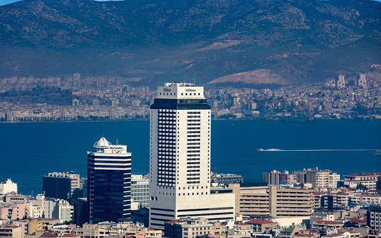 İzmir’deki Hilton Otel'in hastaneye dönüştürülmesine turizmcilerden tepki