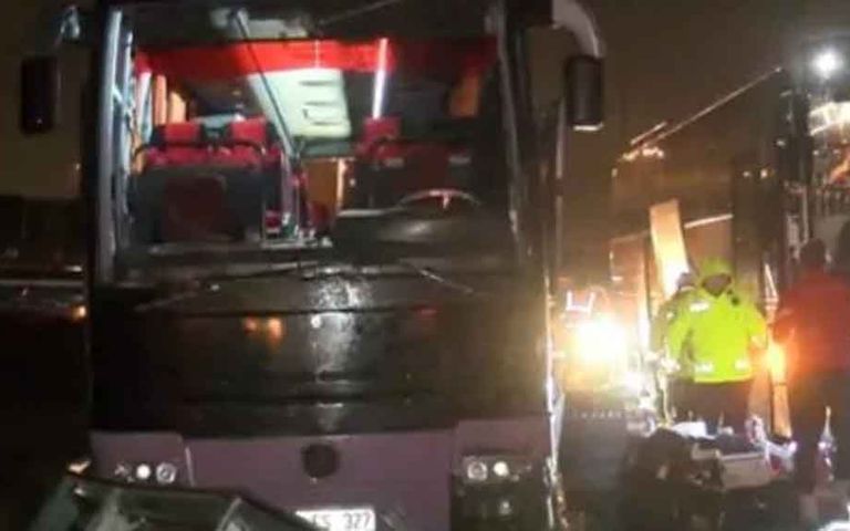 İstanbul’da tur otobüsü kazası: Sürücü kalp krizi sonucu hayatını kaybetti