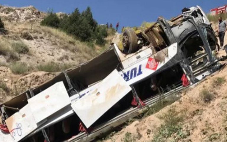 Kars’ta yolcu otobüsü şarampole devrildi: 7 ölü, 23 yaralı