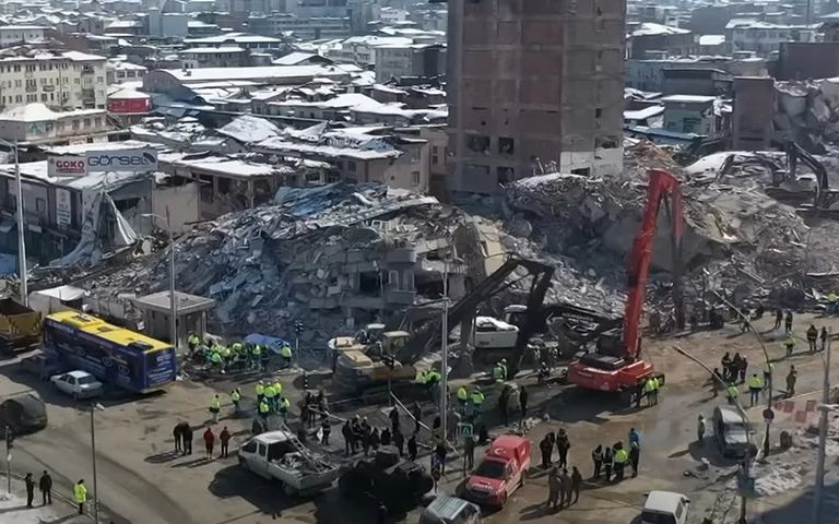 Depremde çöken otelde oğlunu yitiren anneden açıklama