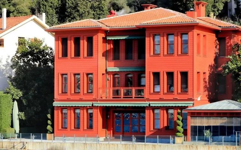 Boğaz'ın 'Kırmızı Yalı'sı rekor fiyata satıldı