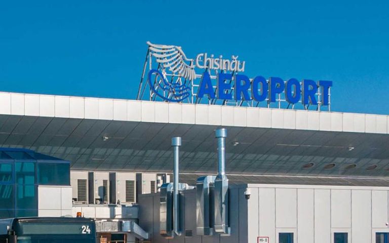 Türkiye'den Moldova'ya giden yolcu ülkeye alınmadı, 2 kişiyi öldürdü