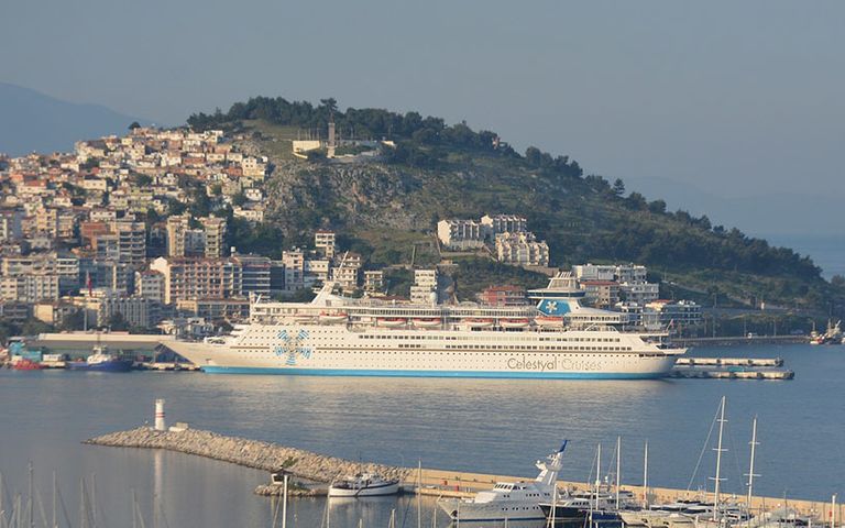 2022 yılında kruvaziyerle kaç turist geldi?