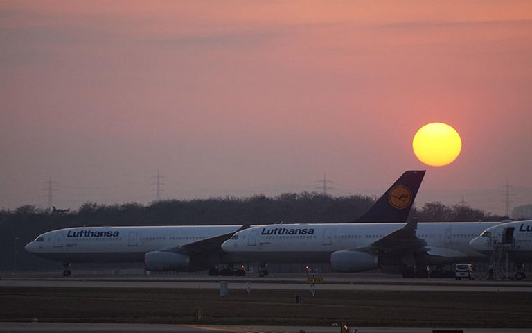 Lufthansa ilk yarıda yolcu sayısını artırdı, zararı azalttı