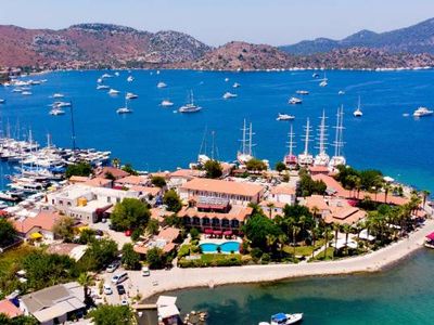Marmaris sezonun ilk turistlerini ağırlamaya başladı