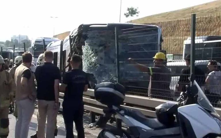 İstanbul’da metrobüs kazası: 1 ölü 53 yaralı