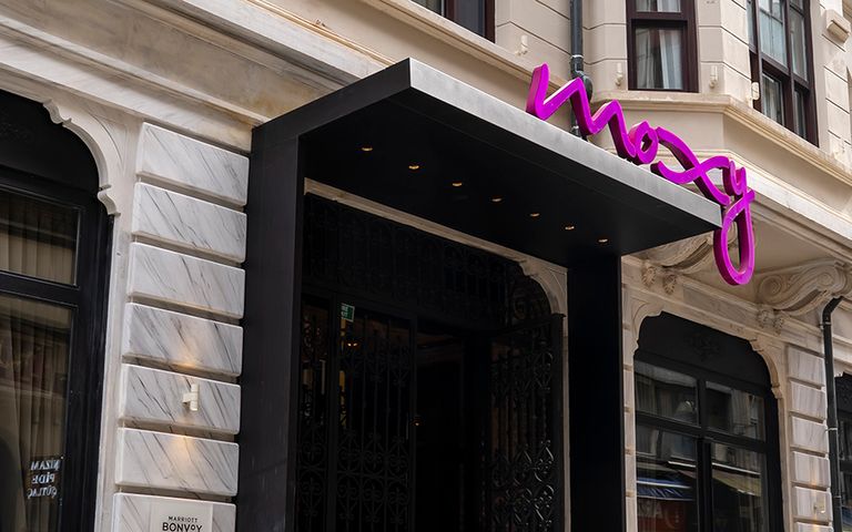 Moxy İstanbul Beyoğlu misafirlerini ağırlamaya başlıyor