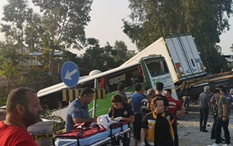 Mersin’de yolcu otobüsü kazası, 1 ölü 28 yaralı