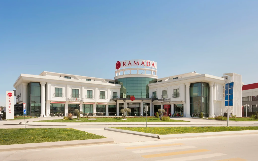 Sakarya’daki 93 odalı lüks otel icradan 567 milyona satışta!