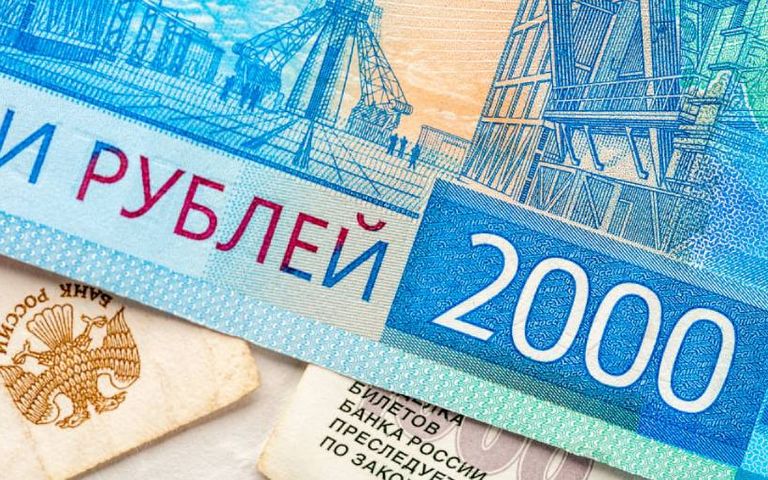 Rusya'da dolar 90 rublenin altını gördü
