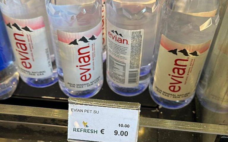 Sabiha Gökçen Havalimanında bir su 9 euro!