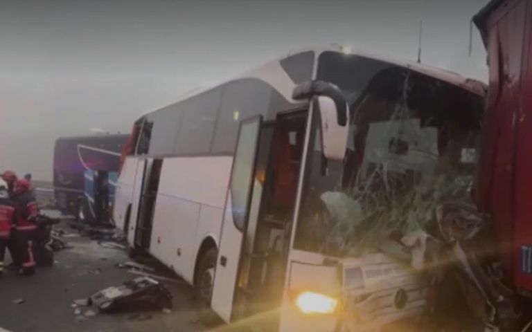 Sakarya’da 3 yolcu otobüsü zincirleme kazaya karıştı, ölü ve yaralılar var