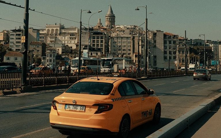 Çinli turisti 58 bin lira dolandıran taksici tutuklandı