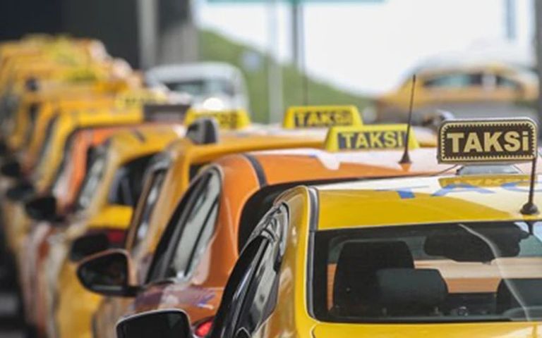 İstanbul'da taksilerin rengi değişiyor