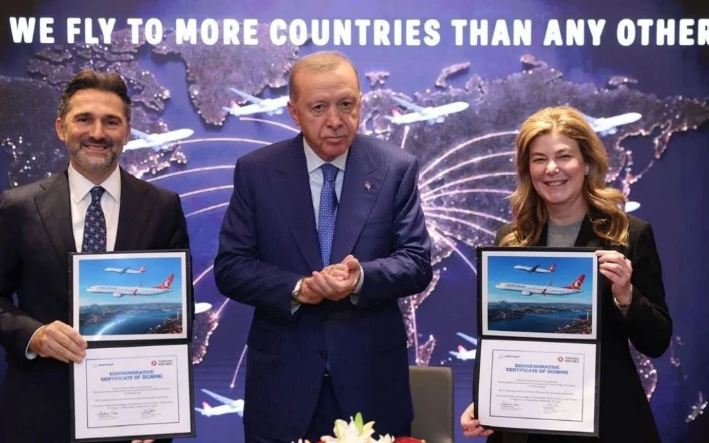 Erdoğan'ın da katıldığı törende THY Boeing ile 150 uçaklık anlaşmaya imzayı attı