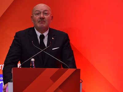 Ferit Şahenk: Marinayı otobüs durağı, oteli yatacak yer olarak görmemeliyiz