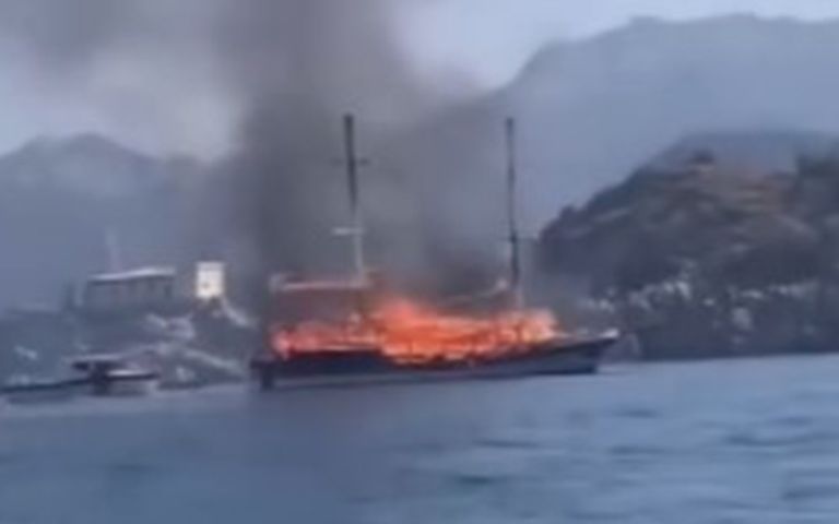 Tur teknesi alevlere teslim, çok sayıda yaralı var