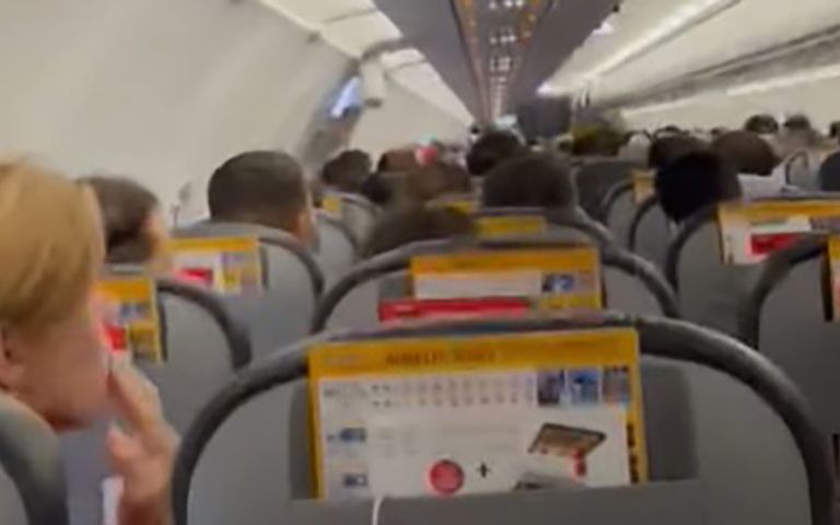 Saatlerce bekletilen yolculardan alkışlı protesto
