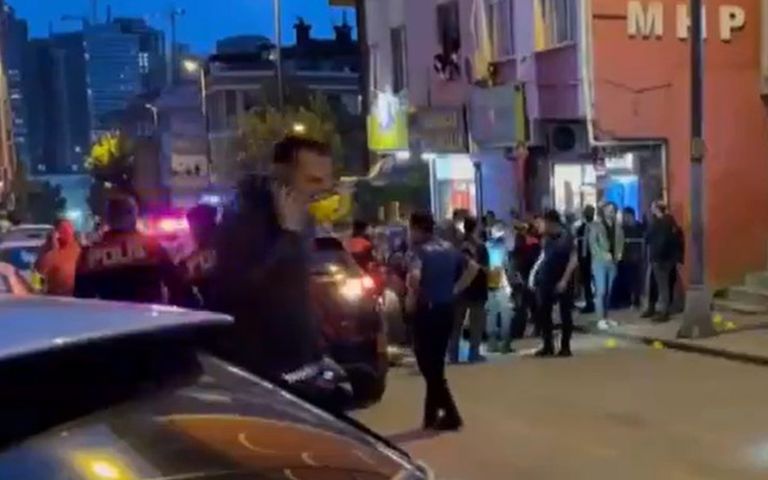 İstanbul’daki kafede silahlı çatışma, çok sayıda ölü ve yaralı var