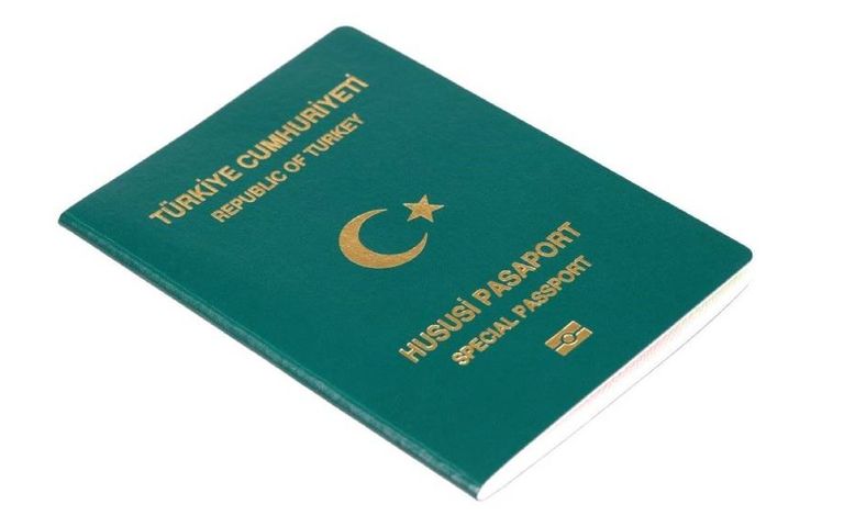 Yeşil pasaportu kaşe ile uzatılanlara yurt dışı uyarısı