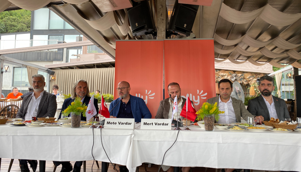 Jolly Tur Mete Vradar, Mert Vardar
